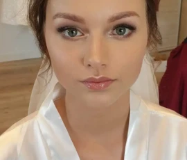 Makijaż ślubny — Patrycja Makijaż ślubny Bielsko-Biała — Patrycja, naturalny makijaż panny młodej z tiara, delikatne oczy i nude usta, Makeup by Ola