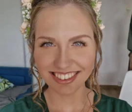 Makijaż ślubny — Hania Makijaż ślubny Bielsko-Biała — Hania, naturalny makijaż panny młodej z wiankiem kwiatowym, efekt Makeup by Ola