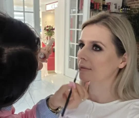 Makeup by Ola podczas wykonywania makijażu okolicznościowego — smoky eye, Bielsko-Biała
